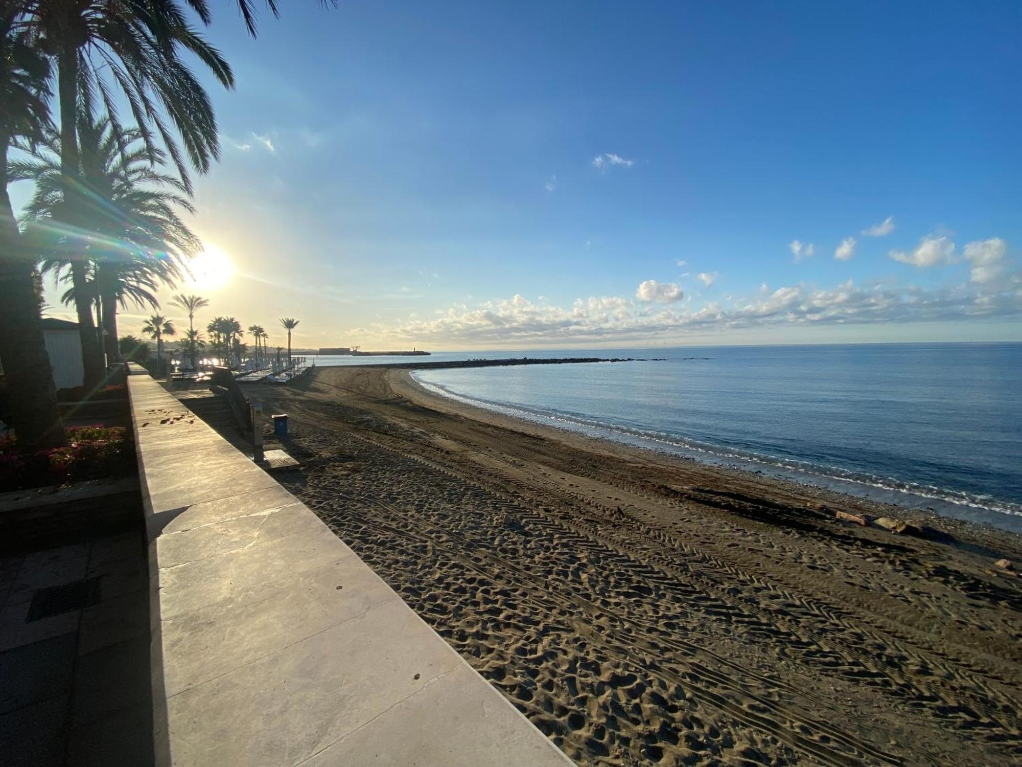 Marbella Beachfront Edificio Mayoral Primera Linea De Playa Y Centro Ciudad Con Barco Opcional Exterior photo